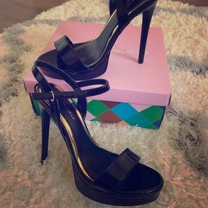 Black Platform Heels 🖤